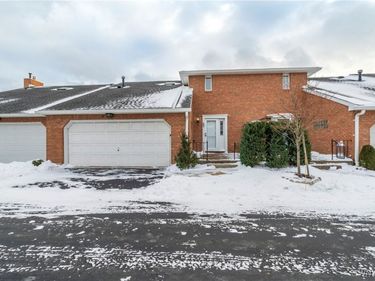 27 Wellington Court N, Williamsville, NY 14221