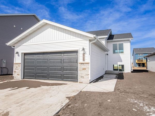 6729 67 Avenue S, Horace, ND 58047