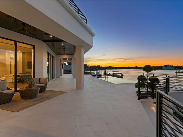 1075 31ST TERRACE NE, ST PETERSBURG, FL 33704