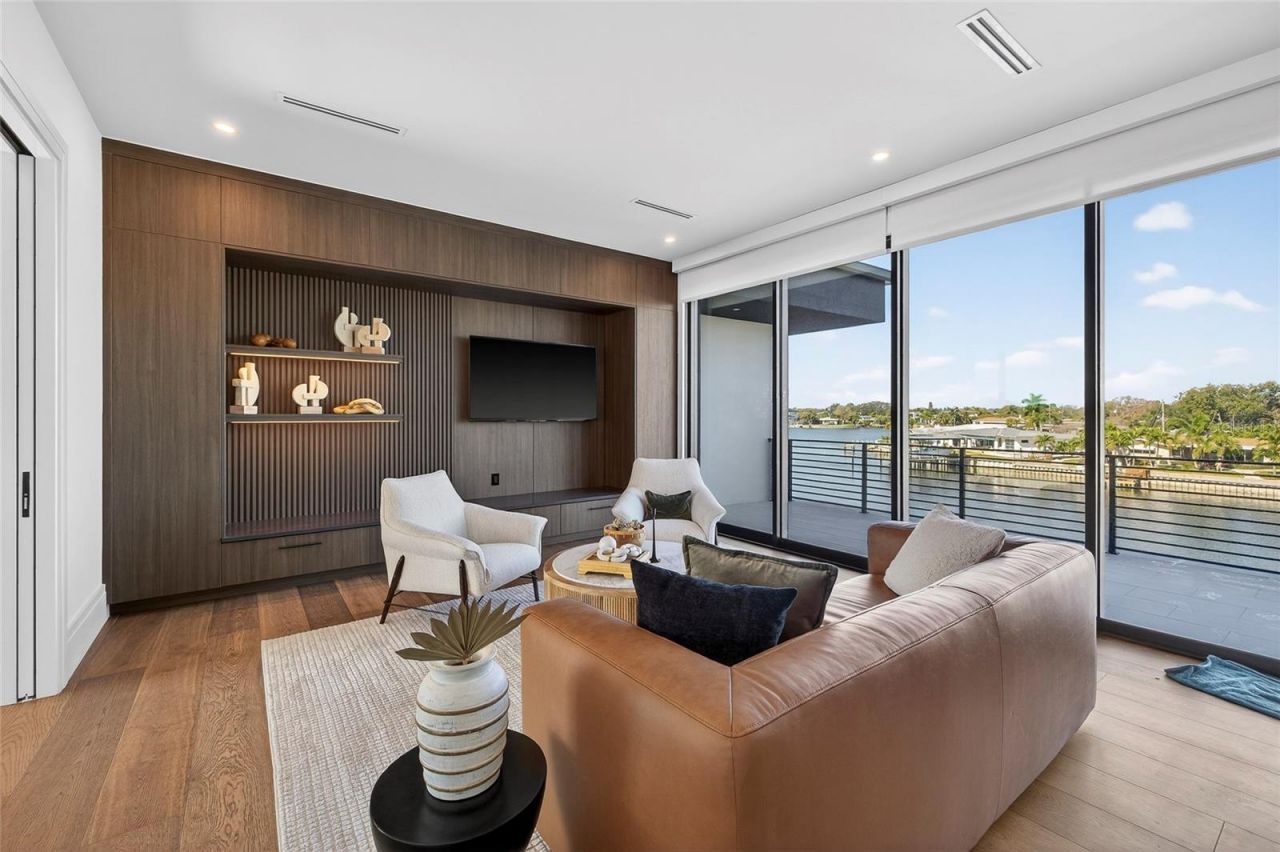 1075 31st Terrace Ne, Saint Petersburg, FL 33704 Photo