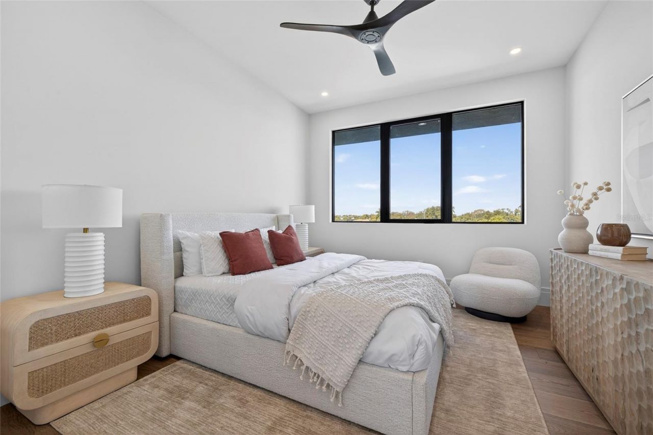 1075 31st Terrace Ne, Saint Petersburg, FL 33704 Photo