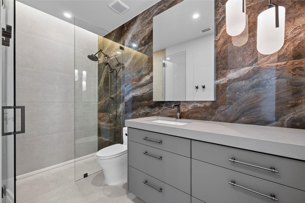 1075 31st Terrace Ne, Saint Petersburg, FL 33704 Photo