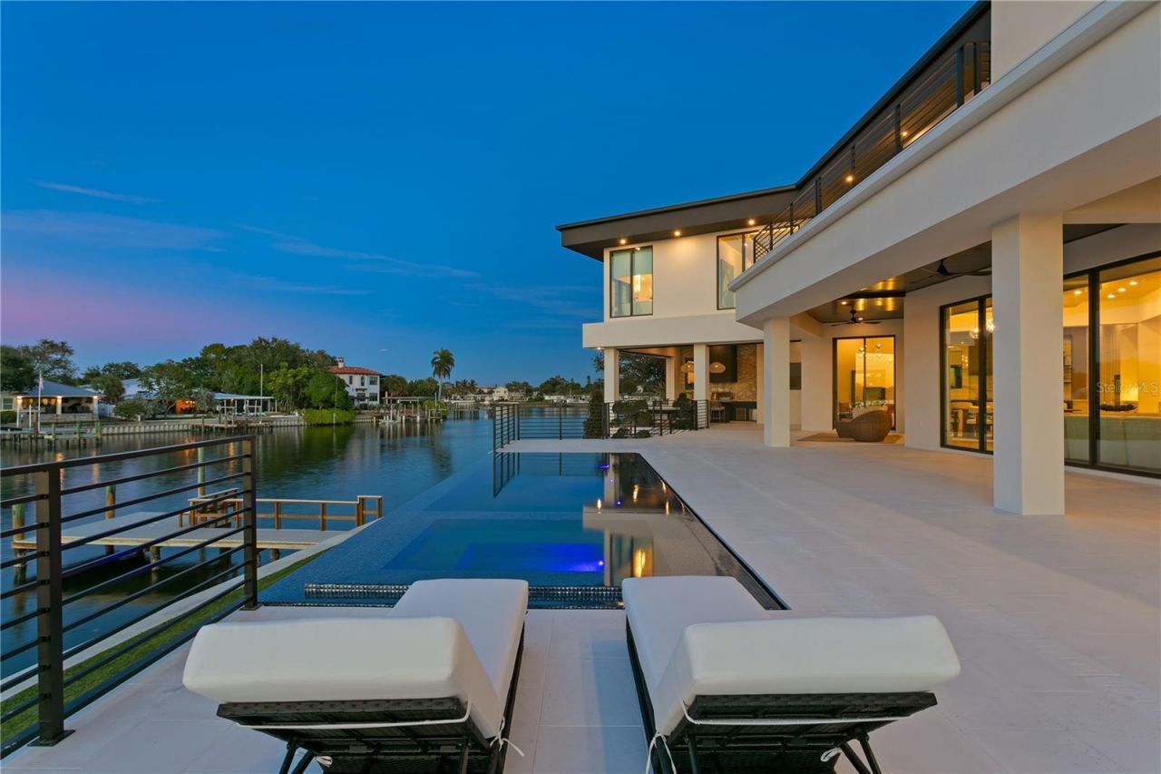 1075 31st Terrace Ne, Saint Petersburg, FL 33704 Photo