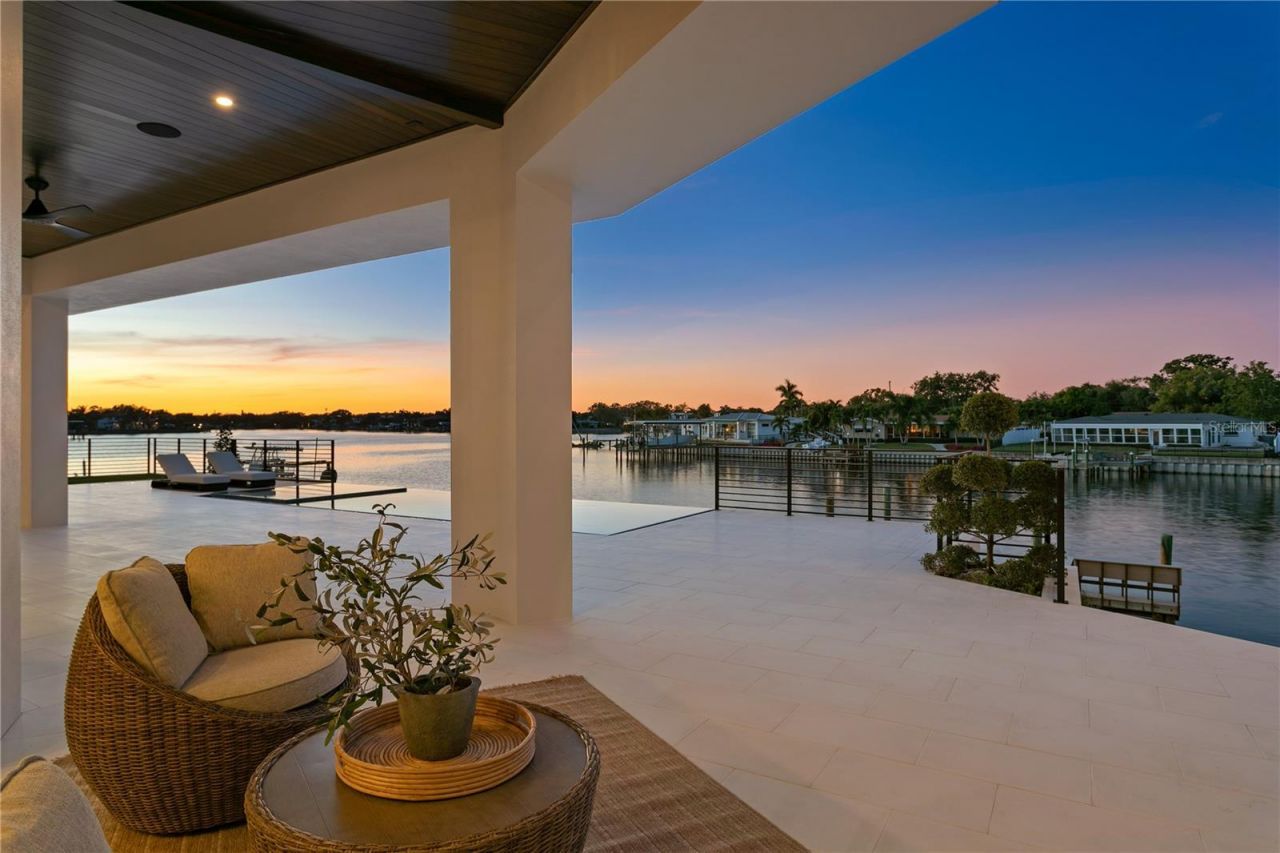 1075 31st Terrace Ne, Saint Petersburg, FL 33704 Photo