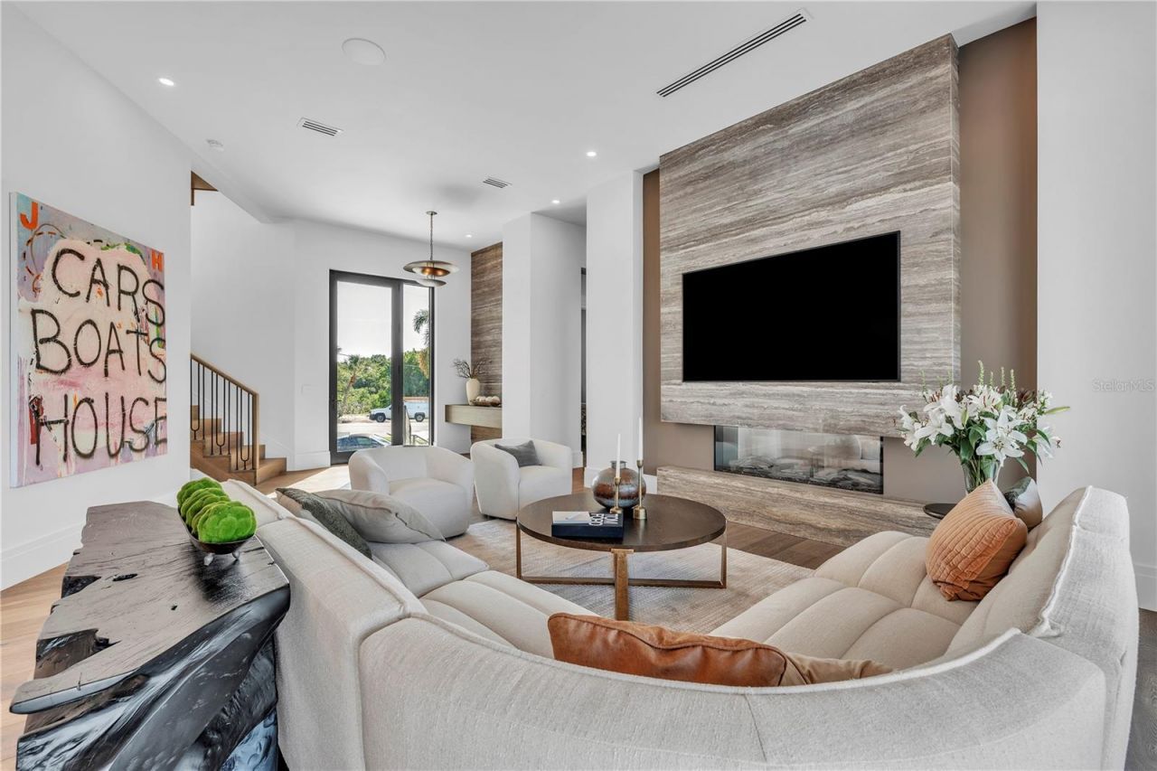 1075 31st Terrace Ne, Saint Petersburg, FL 33704 Photo