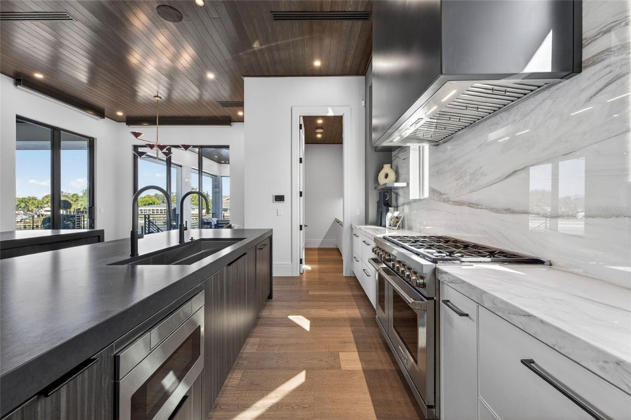 1075 31st Terrace Ne, Saint Petersburg, FL 33704 Photo