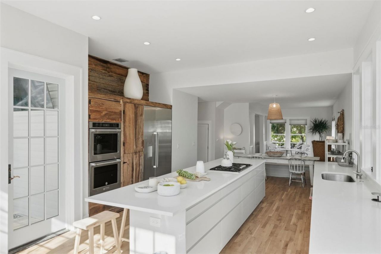 246 NE 19th Ave Ne, Saint Petersburg, FL 33704 Photo