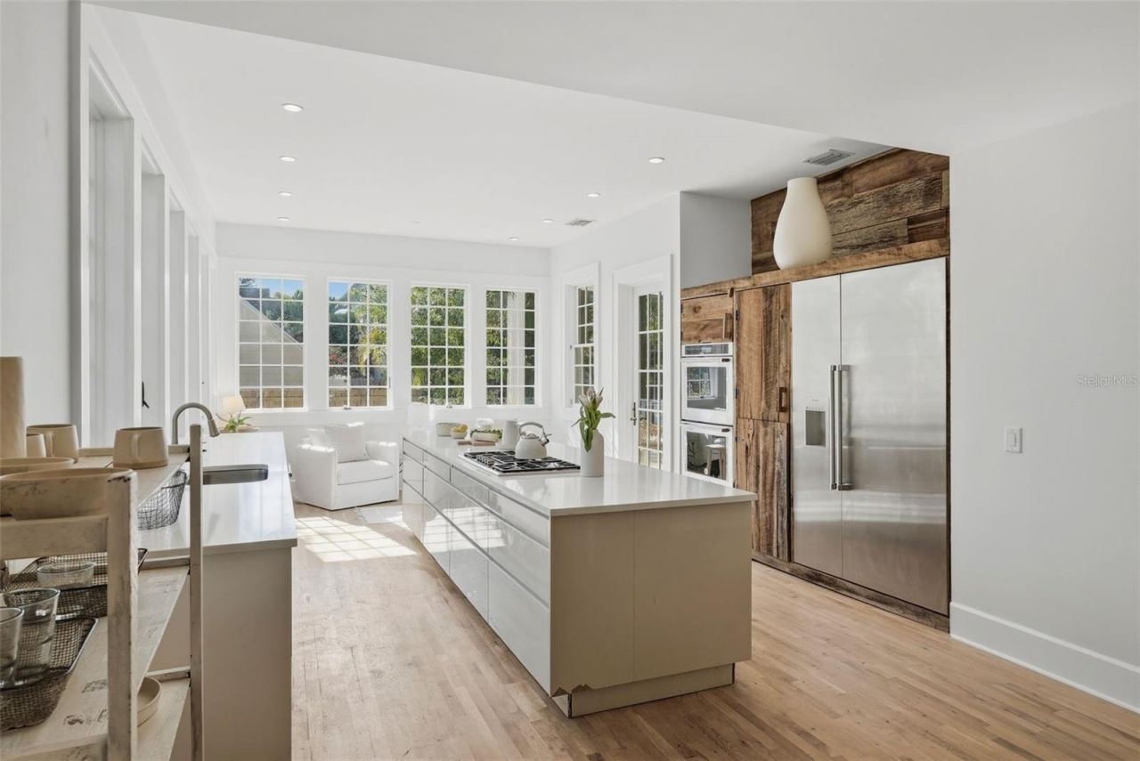 246 NE 19th Ave Ne, Saint Petersburg, FL 33704 Photo