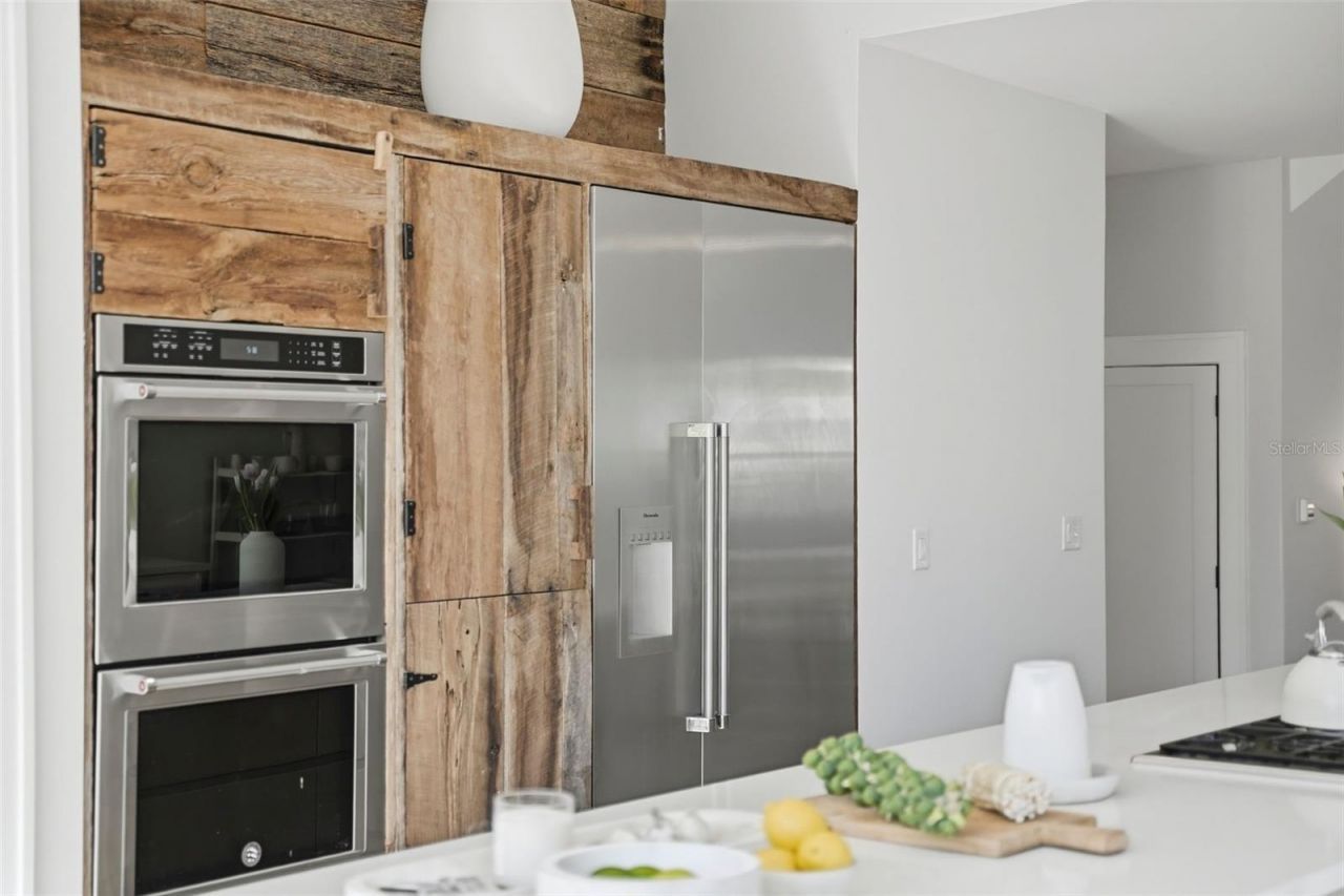 246 NE 19th Ave Ne, Saint Petersburg, FL 33704 Photo