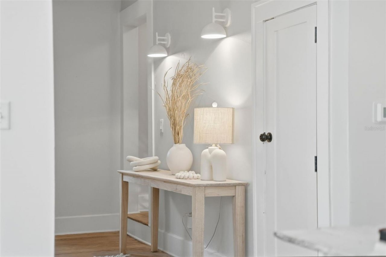 246 NE 19th Ave Ne, Saint Petersburg, FL 33704 Photo