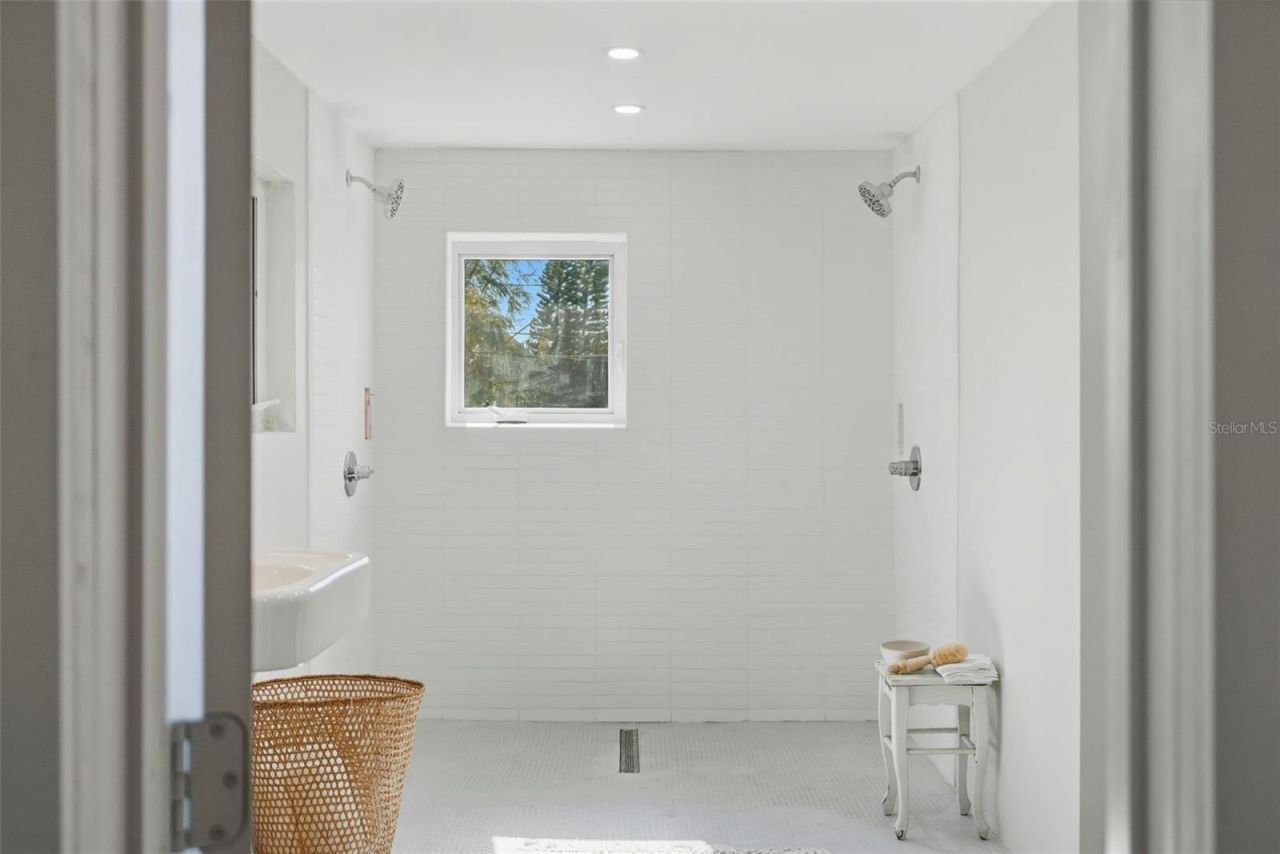 246 NE 19th Ave Ne, Saint Petersburg, FL 33704 Photo