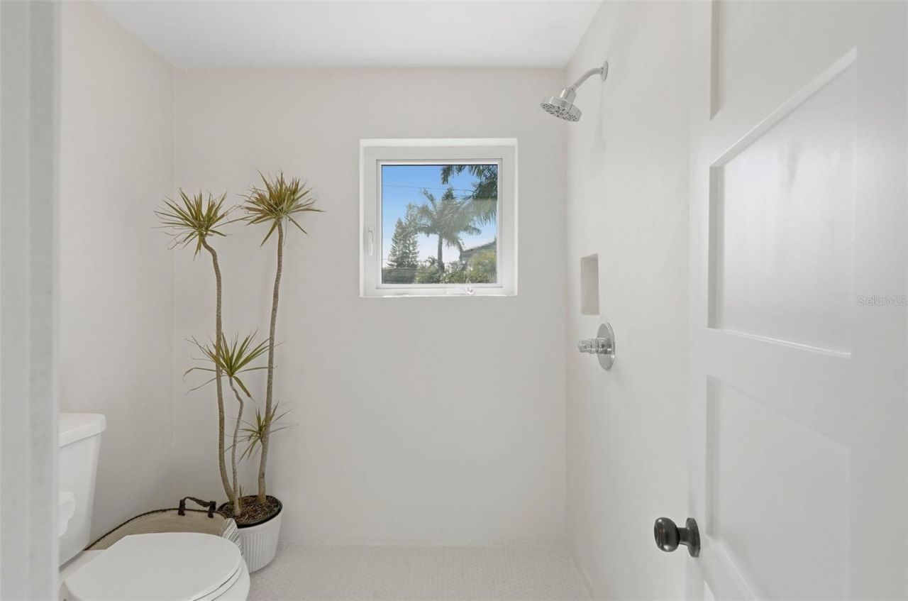 246 NE 19th Ave Ne, Saint Petersburg, FL 33704 Photo