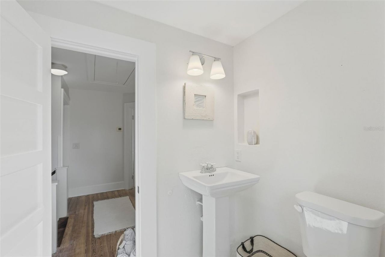 246 NE 19th Ave Ne, Saint Petersburg, FL 33704 Photo