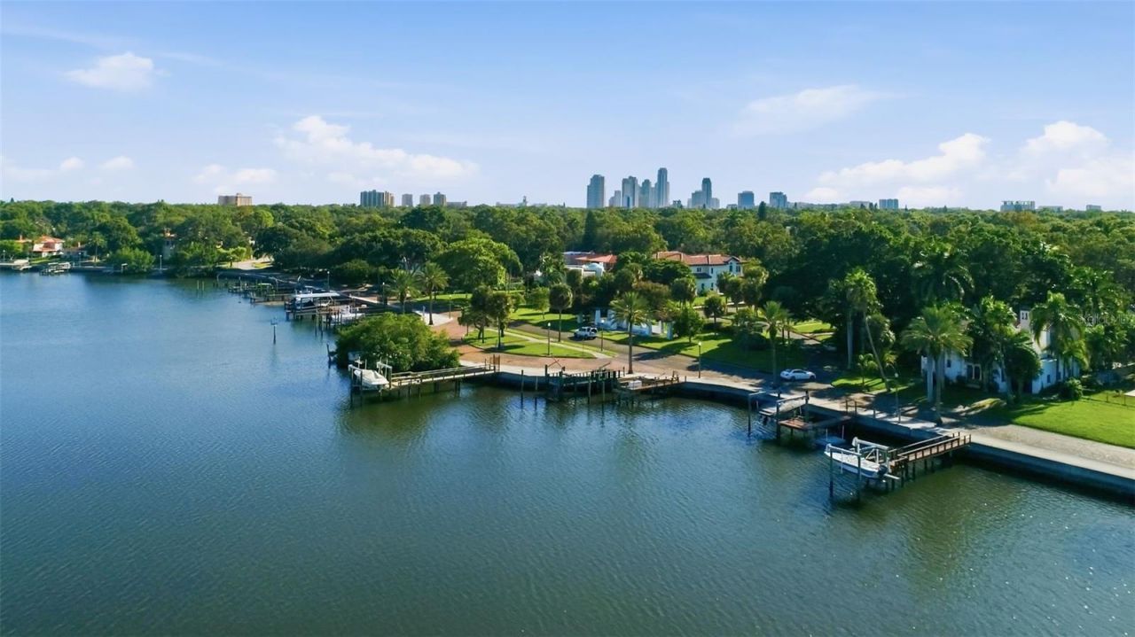 246 NE 19th Ave Ne, Saint Petersburg, FL 33704 Photo