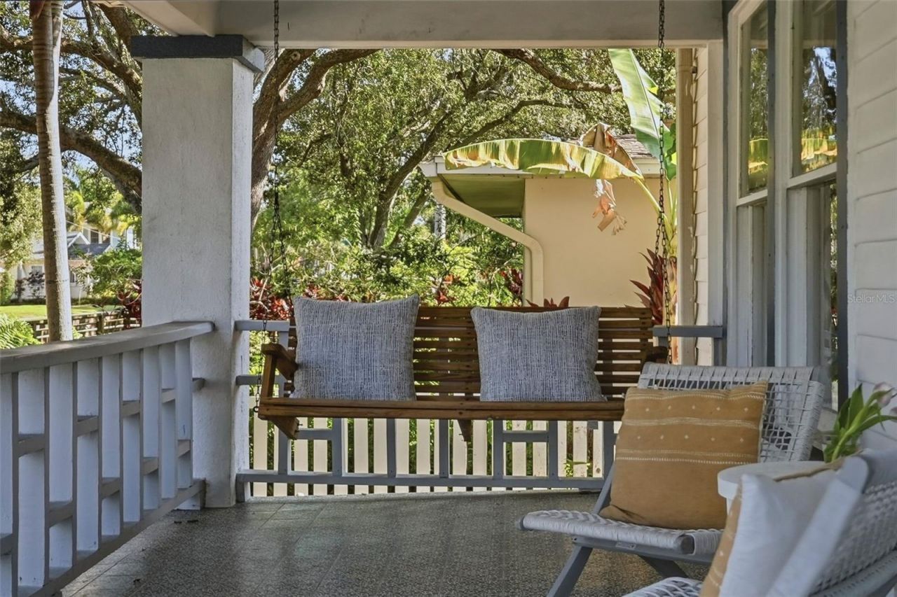 246 NE 19th Ave Ne, Saint Petersburg, FL 33704 Photo