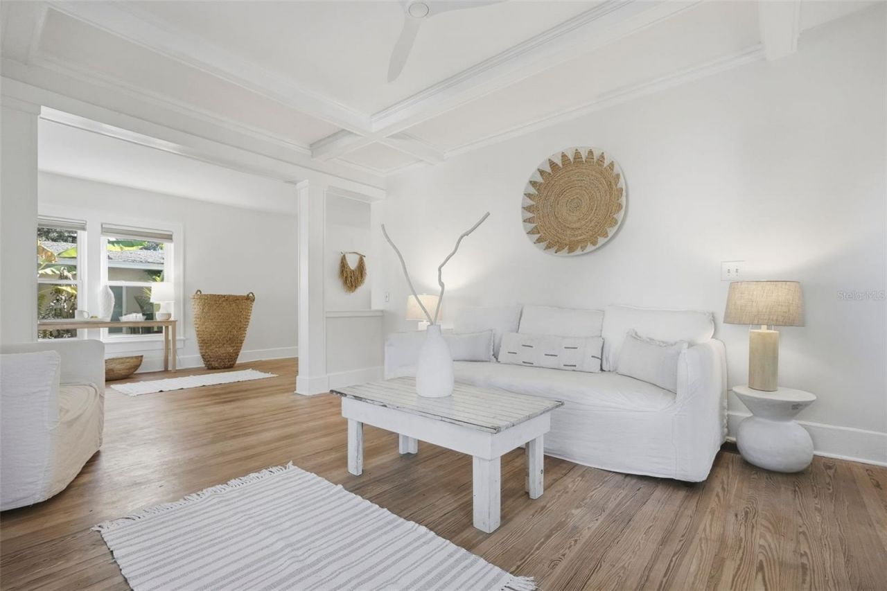 246 NE 19th Ave Ne, Saint Petersburg, FL 33704 Photo