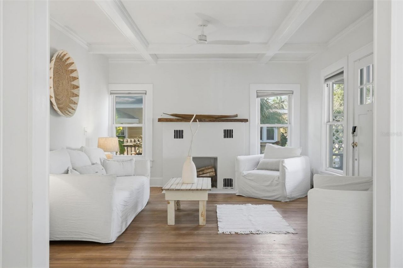 246 NE 19th Ave Ne, Saint Petersburg, FL 33704 Photo