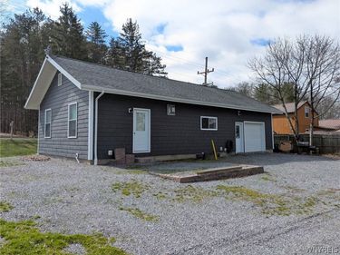 6707 E Lake Road, Castile, NY 14427