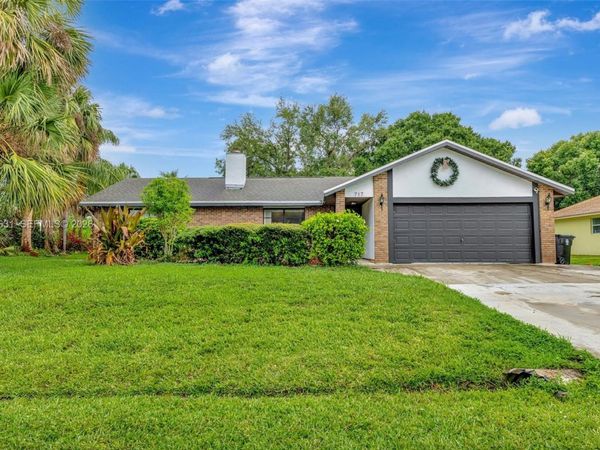 717 SW Aster Rd, Port St. Lucie, FL 34953
