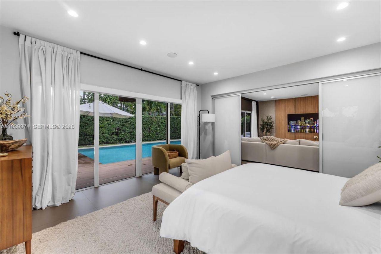 54 Bay Heights Dr, Miami, FL 33133 Photo