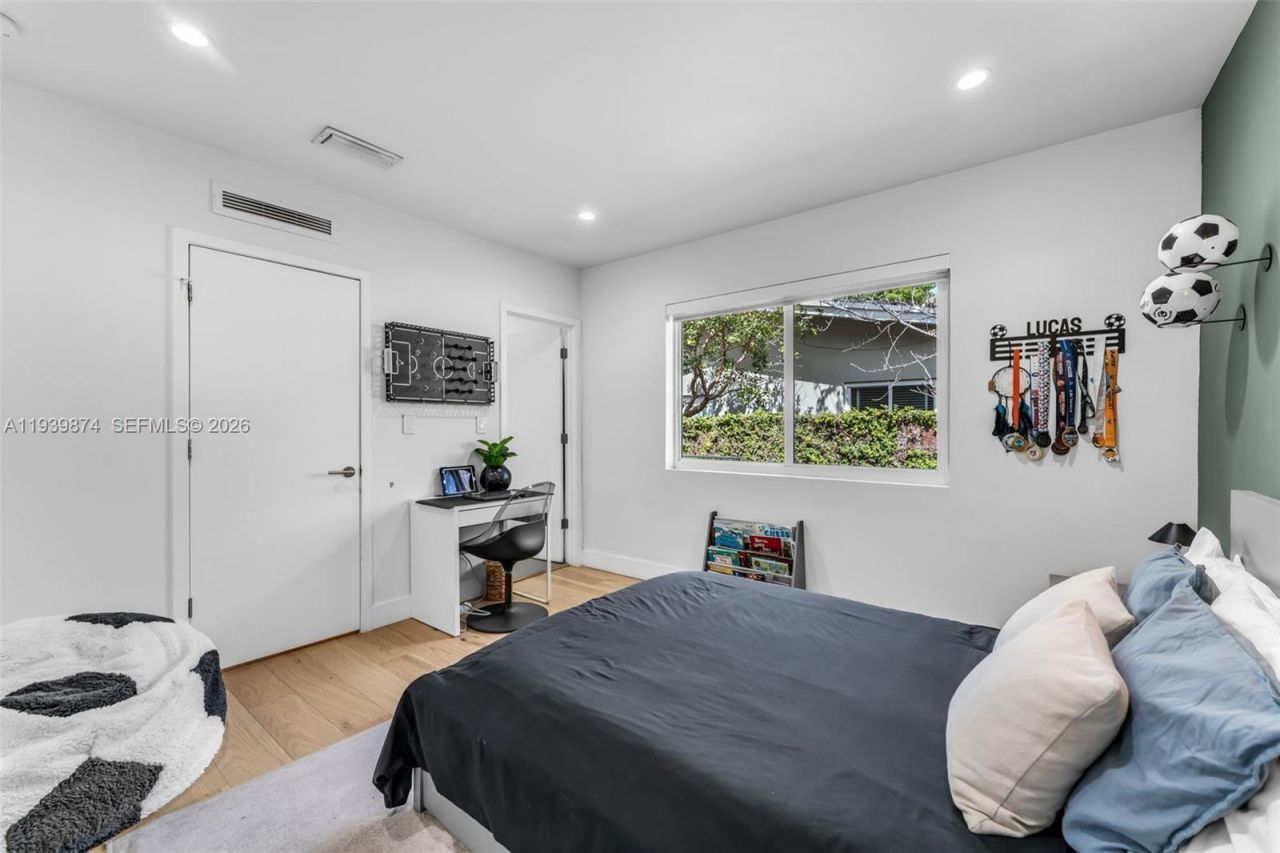 54 Bay Heights Dr, Miami, FL 33133 Photo