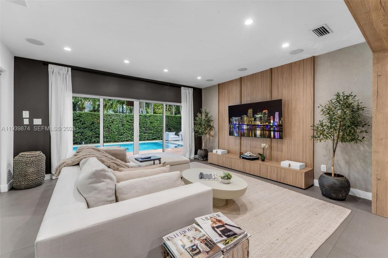 54 Bay Heights Dr, Miami, FL 33133 Photo