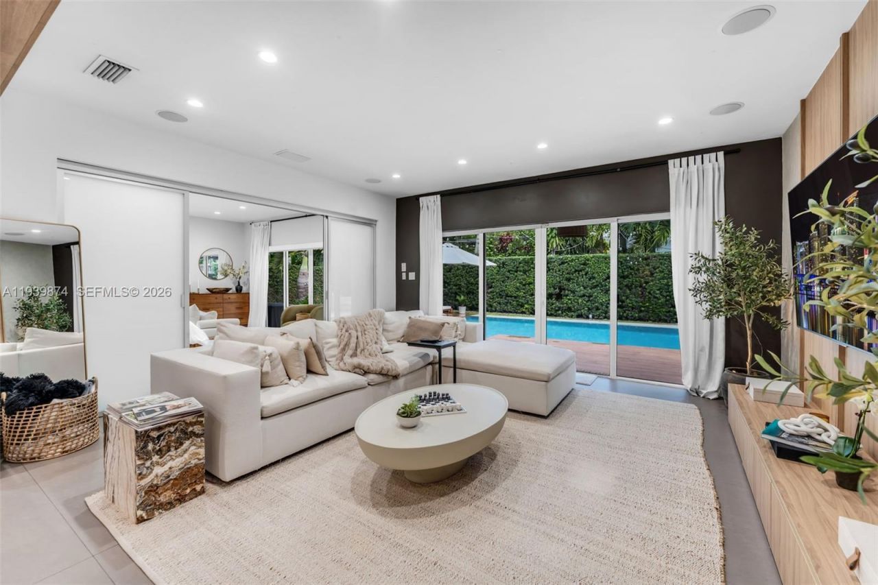 54 Bay Heights Dr, Miami, FL 33133 Photo