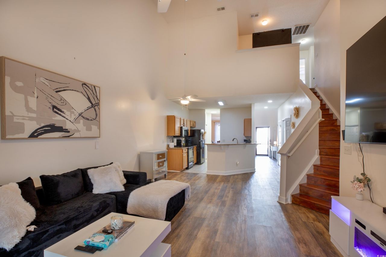 6095 Catalina Dr. Photo 4