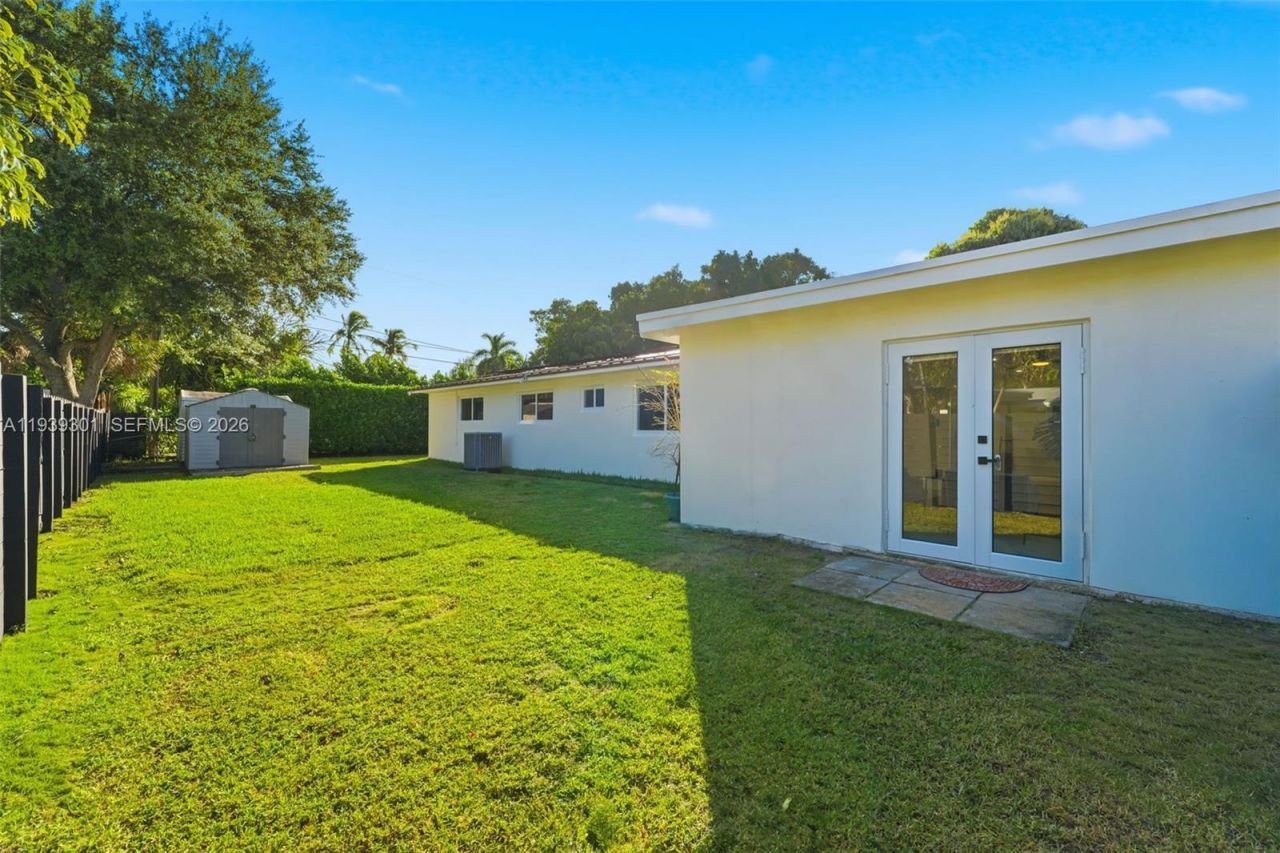 13225 SW 83rd Ct , Pinecrest, FL 33156 Photo