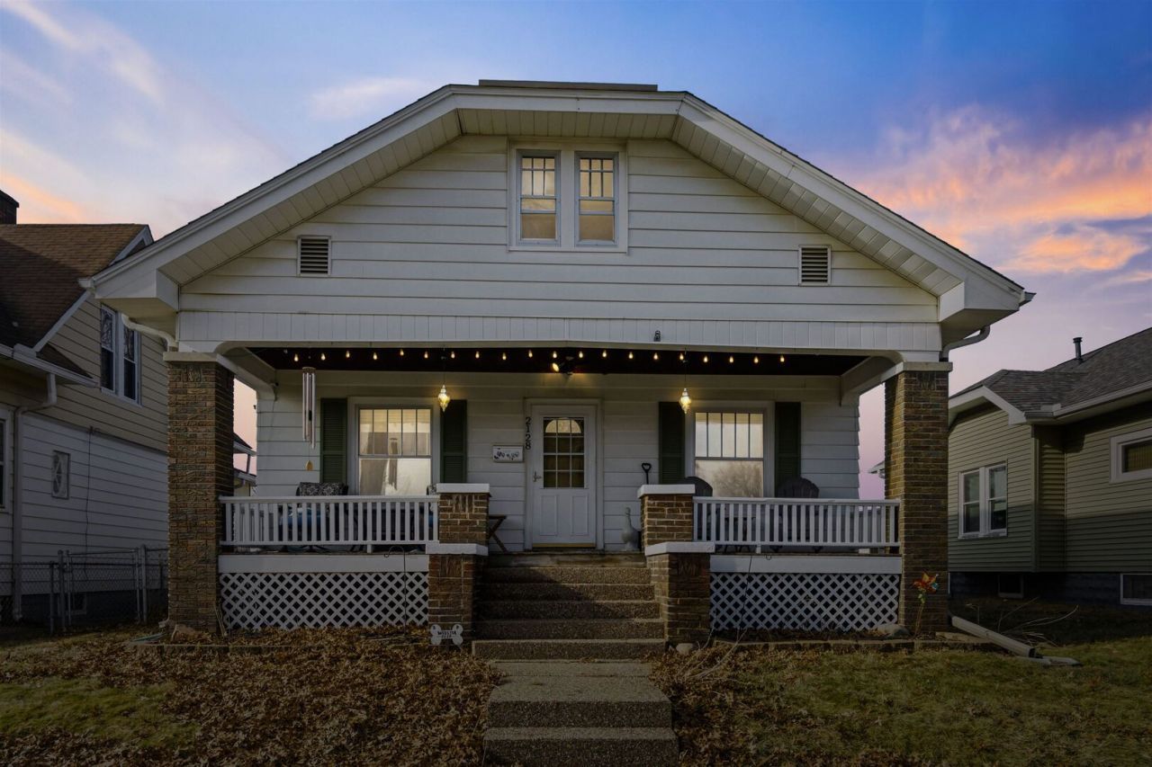 2128 N Sturdevant Street, Davenport, IA 52804 Main Photo