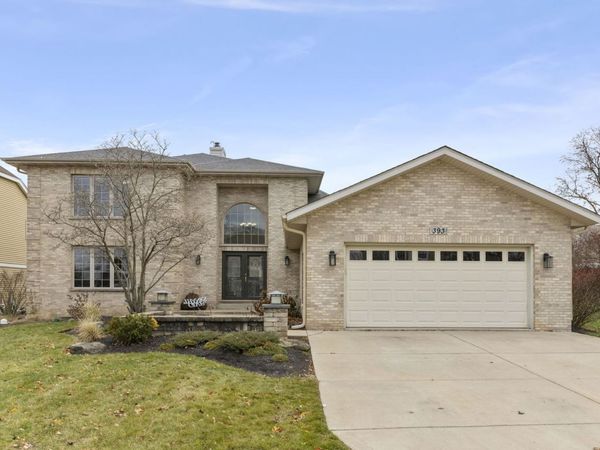 393 E 16th Place, Lombard, IL 60148