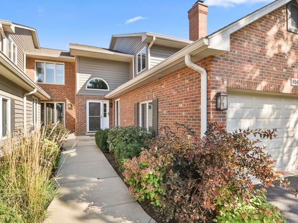 859 Saddlewood Drive, Glen Ellyn, IL 60137