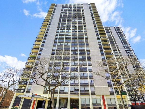 1455 N Sandburg Terrace, Unit 801, Chicago, IL 60610