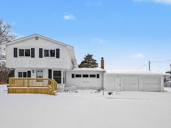 9700 Fenner Road, Perry, MI 48872