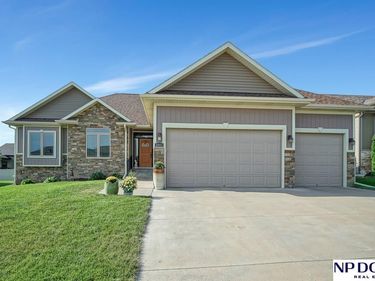 2841 Valley Stream Drive, Lincoln, NE 68516