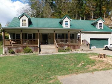 1724 Sugar Creek Drive, Charleston, WV 25312