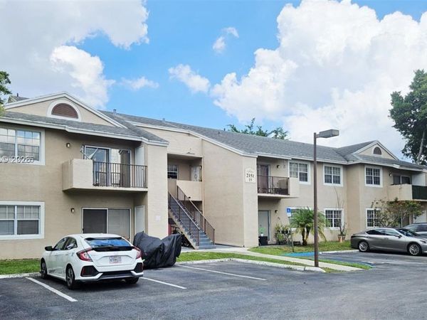2151 NW 96 TERR, Unit 15L, Pembroke Pines, FL 33024