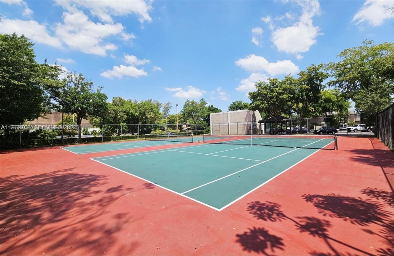 2151 NW 96 Terr, Unit 15L, Pembroke Pines, FL 33024 Photo