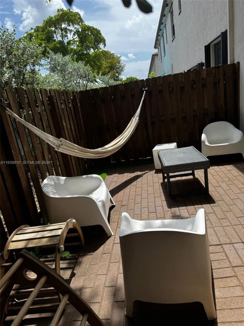 328 NE 208th Ter, Miami, FL 33179 Photo