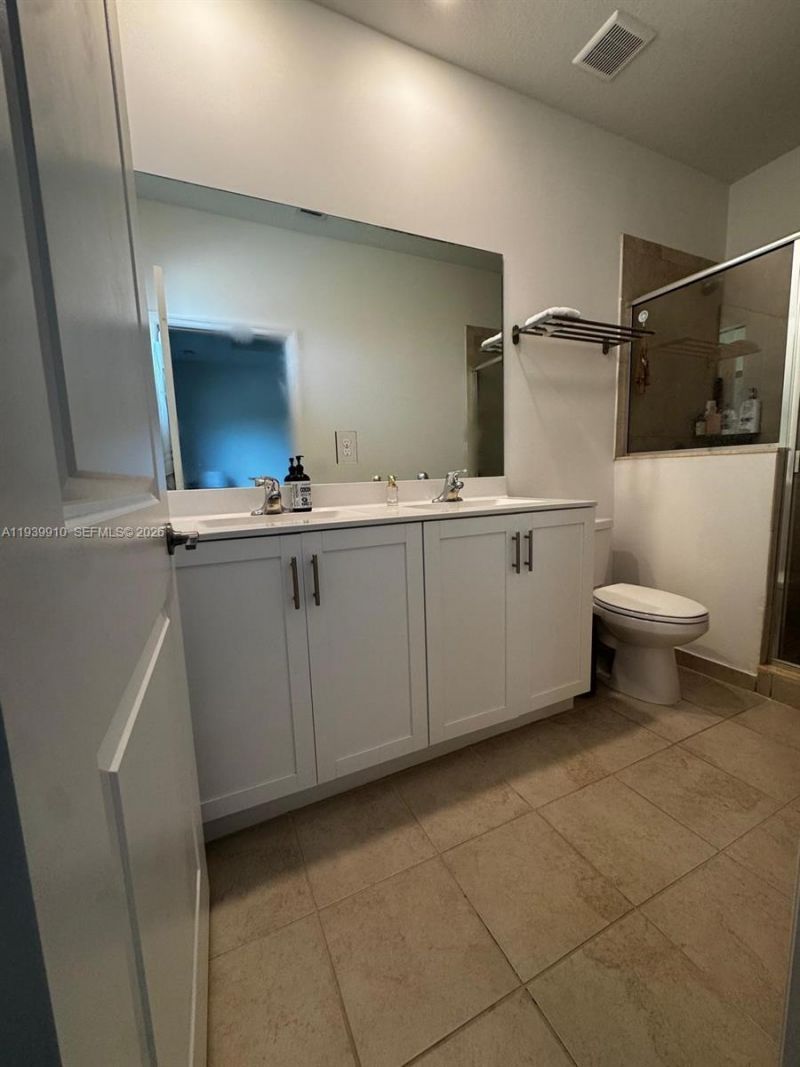 328 NE 208th Ter, Miami, FL 33179 Photo