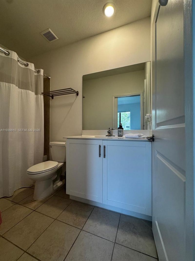 328 NE 208th Ter, Miami, FL 33179 Photo