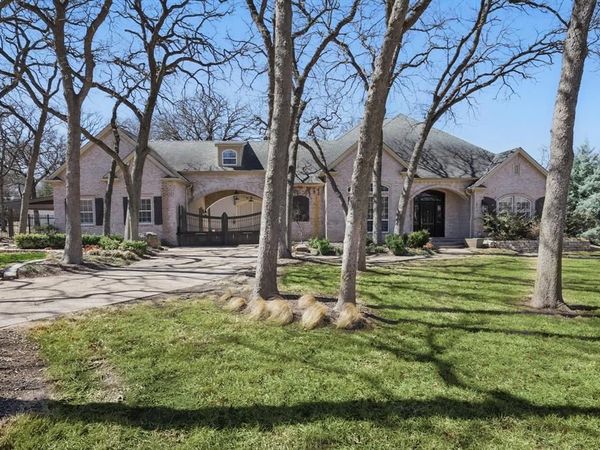 1014 Oak Tree Drive, Fort Worth, TX 76140