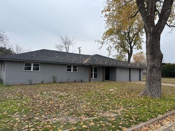 916 W Elizabeth Drive, Robinson, TX 76706