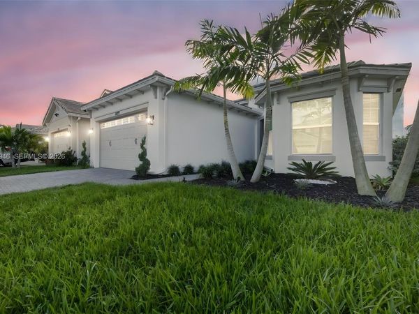 5413 Pecan Dr, Loxahatchee, FL 33470