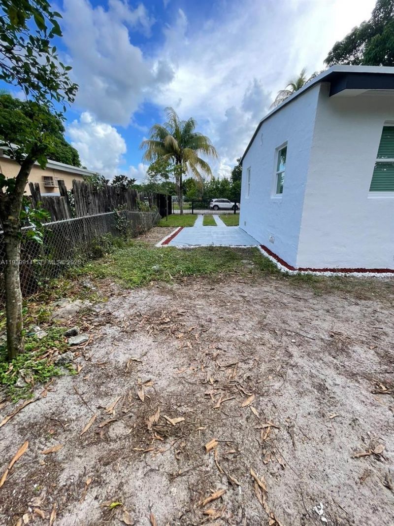 775 NW 142nd St, Miami, FL 33168 Photo