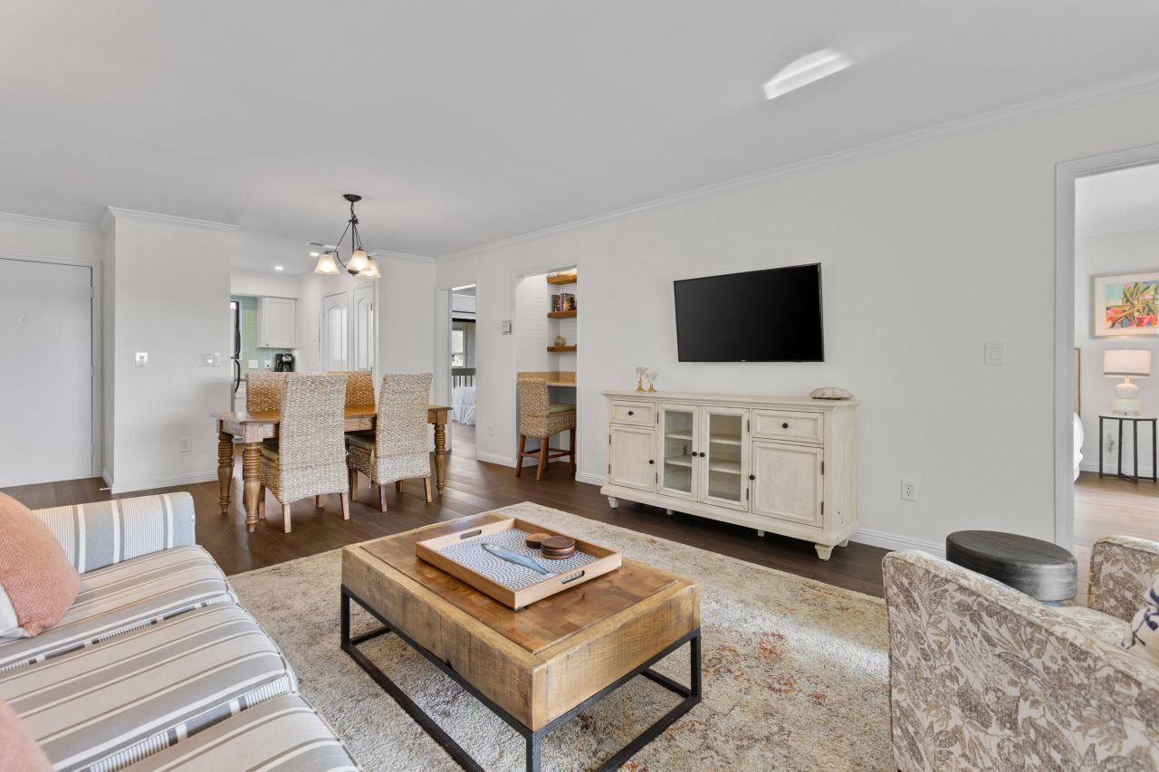 2064 Long Bend Drive Photo 10