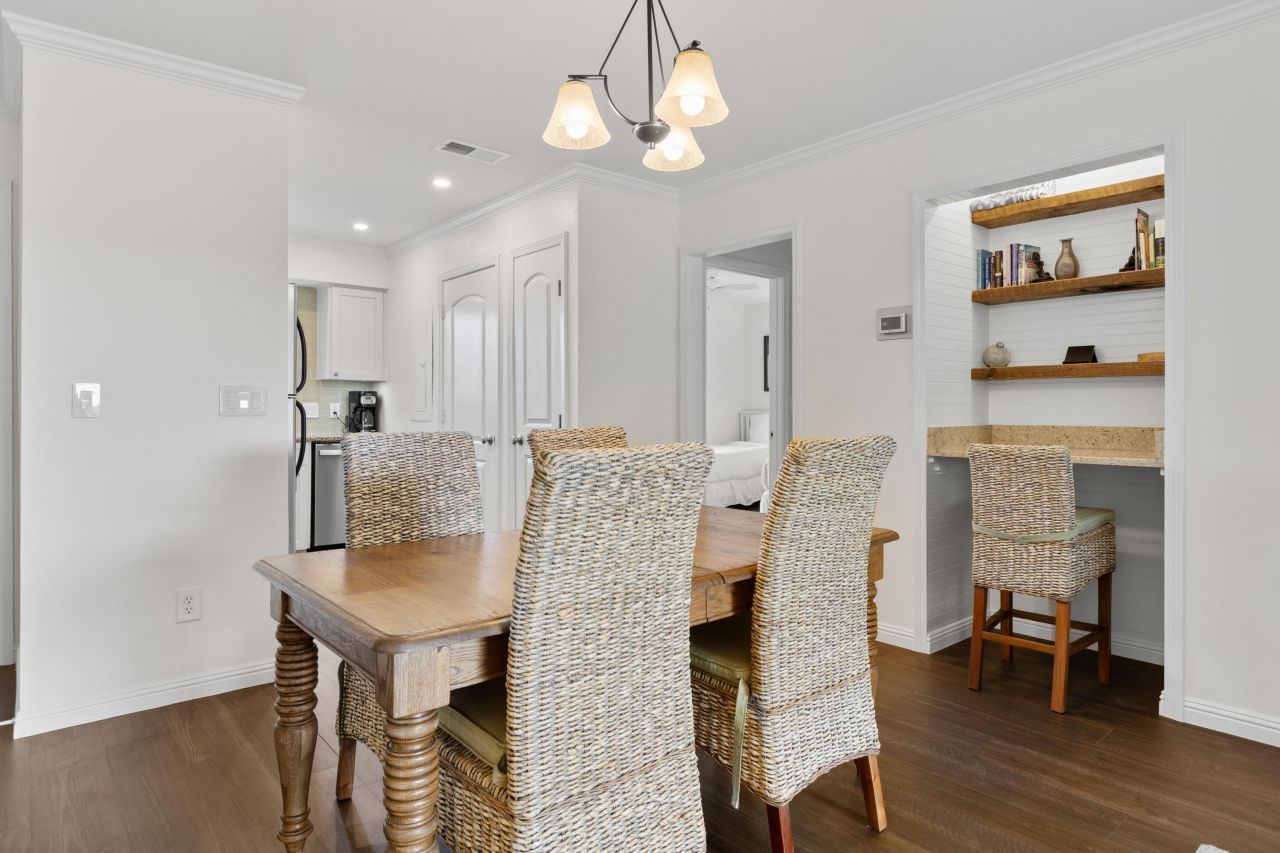 2064 Long Bend Drive Photo 11