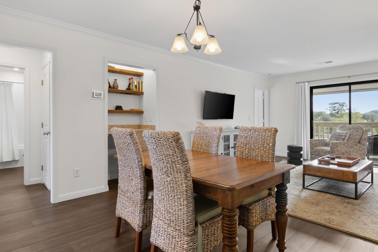 2064 Long Bend Drive Photo 12