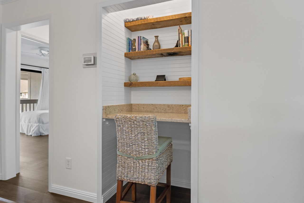 2064 Long Bend Drive Photo 13