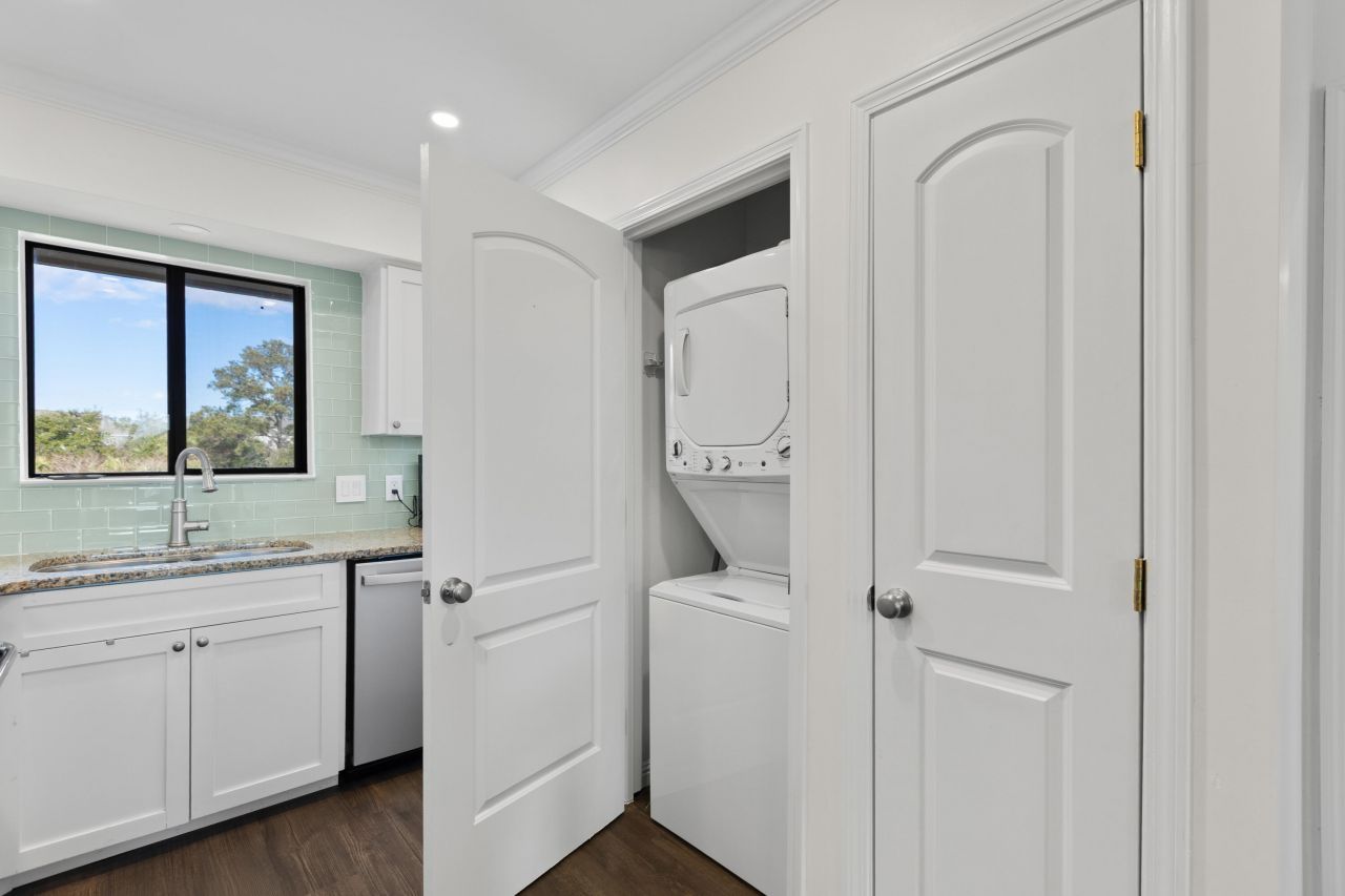 2064 Long Bend Drive Photo 15